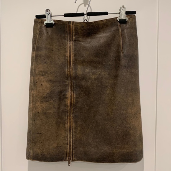 Distressed brown leather skirt with front zipper - Picture 1 of 1